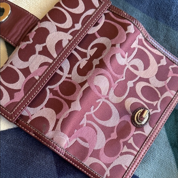 Coach Burgundy Wallet with Signature Design - Picture 4 of 4
